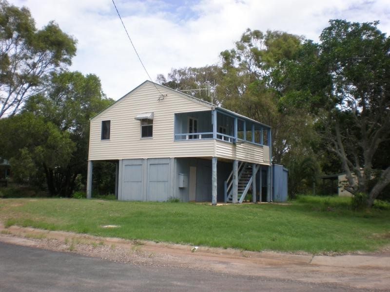 11 Lassig Street, Moore Park Beach QLD 4670