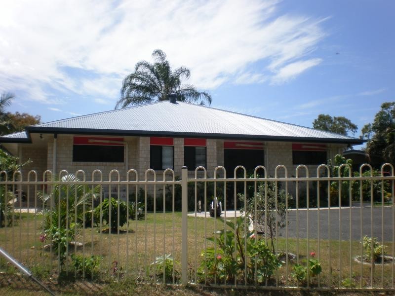 1 Gengers Road, Beach Estate, Moore Park Beach QLD 4670