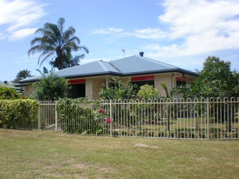 1 Gengers Road, Beach Estate, Moore Park Beach QLD 4670