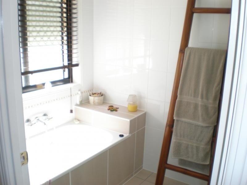 10 Kingfisher Crescent, Moore Park Beach QLD 4670
