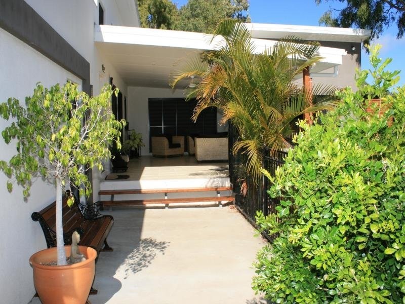 33 Palm Court, Moore Park Beach QLD 4670