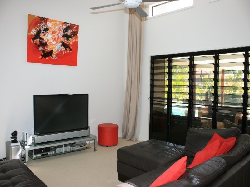 33 Palm Court, Moore Park Beach QLD 4670