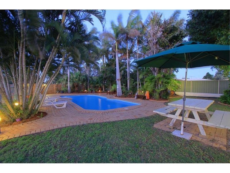 27 Club Avenue, Moore Park Beach QLD 4670