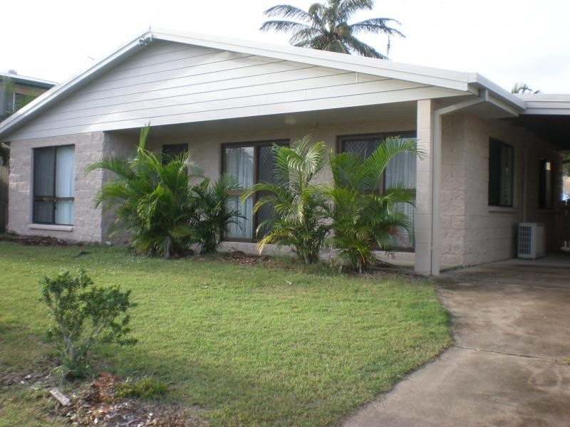 14 Palm Court, Moore Park Beach QLD 4670