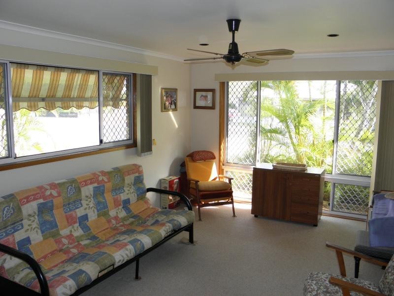 10 Oak Street, Moore Park Beach QLD 4670