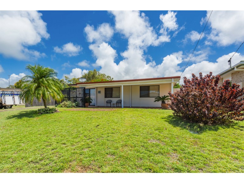 19 Palm Court, Moore Park Beach QLD 4670