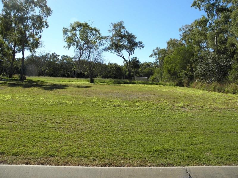 25 Gengers Road, Beach Estate, Moore Park Beach QLD 4670