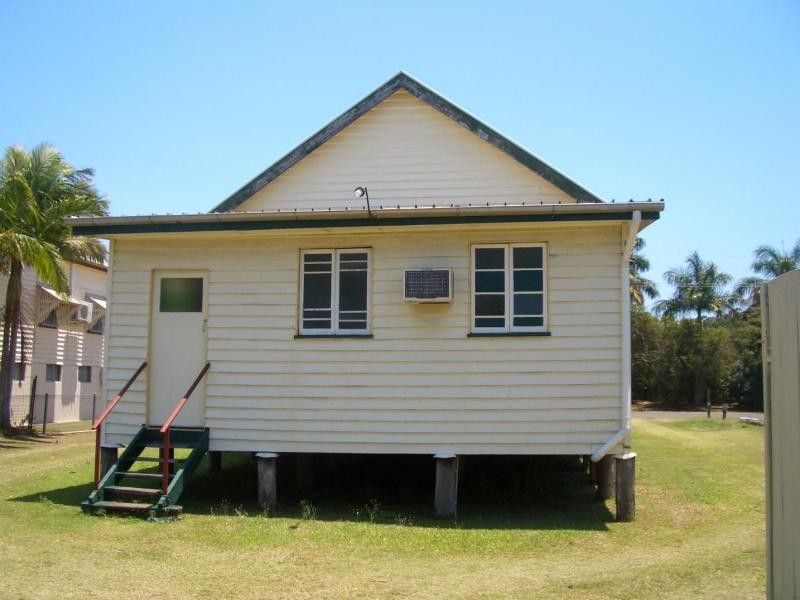 18 Hinkler Avenue, Moore Park Beach QLD 4670