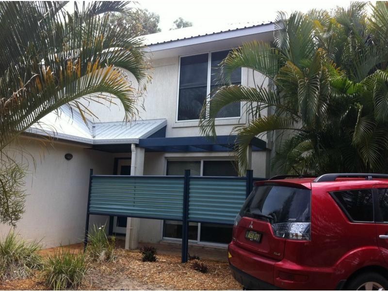 Villa 4/2 Sylvan Drive, Moore Park Beach QLD 4670
