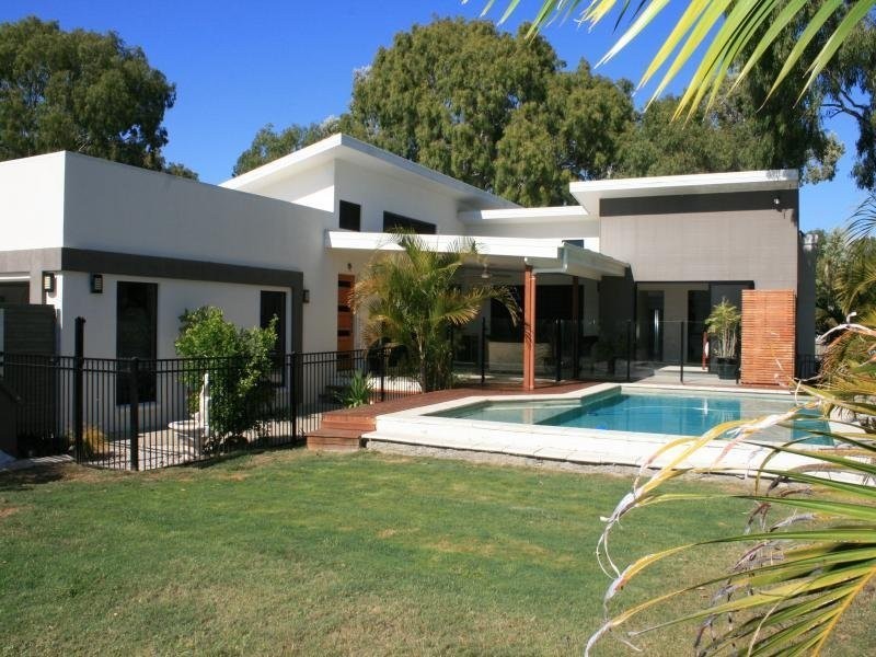 33 Palm Court, Moore Park Beach QLD 4670