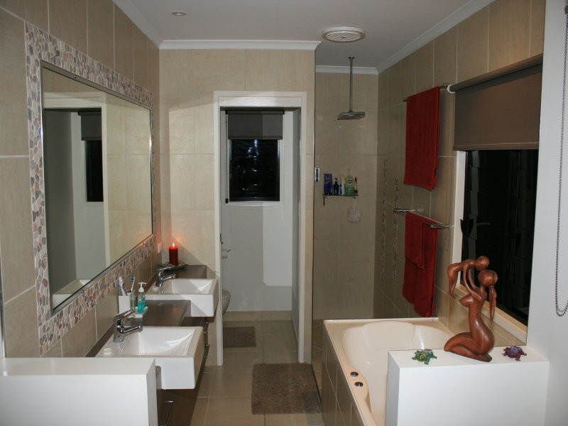 33 Palm Court, Moore Park Beach QLD 4670