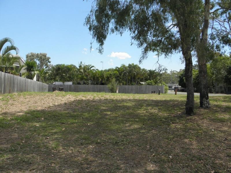 35 Palm Court, Moore Park Beach QLD 4670