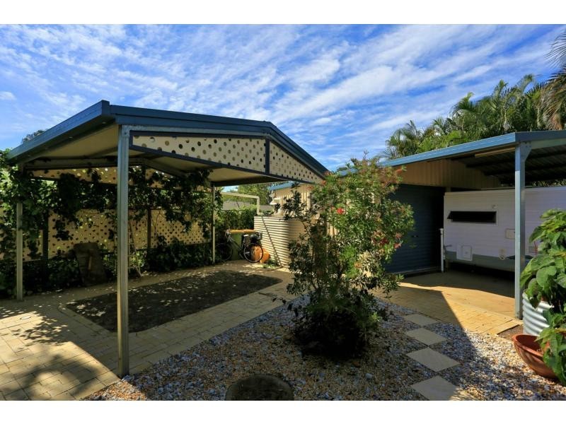 1 GENGERS Road, Moore Park Beach QLD 4670