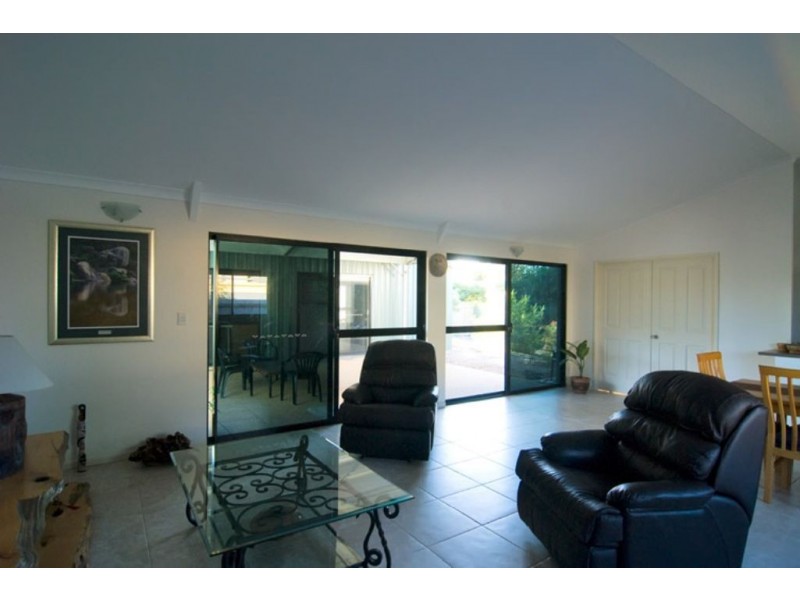 26 Acacia Street, Moore Park Beach QLD 4670
