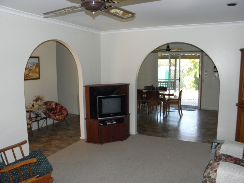 10 Oak Street, Moore Park Beach QLD 4670