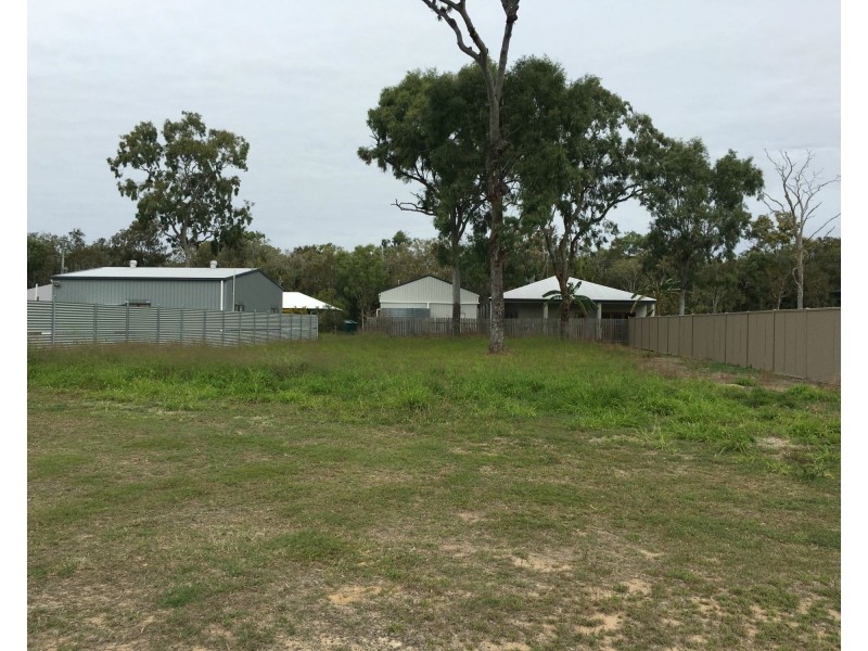 10 Castle Court, Moore Park Beach QLD 4670