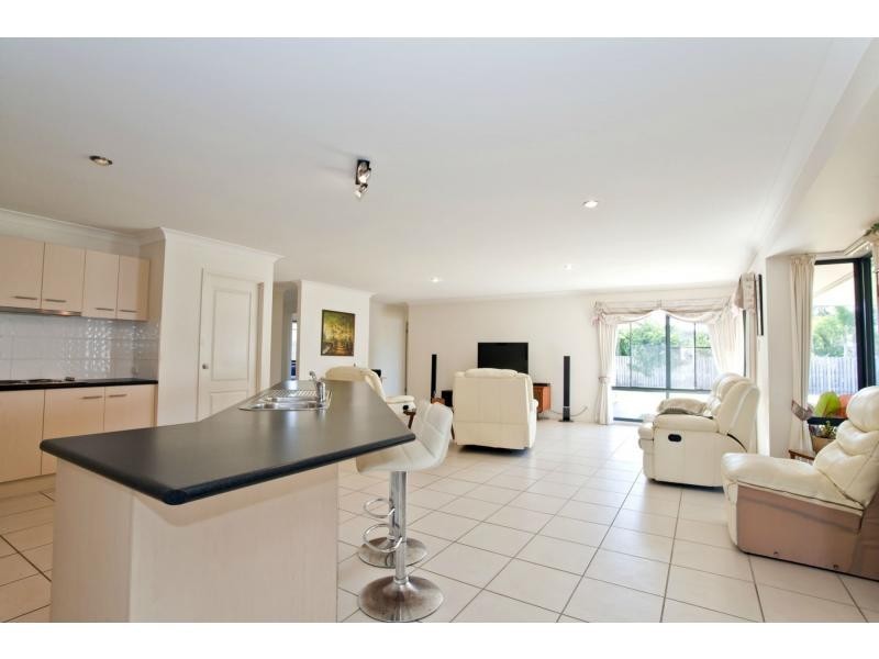 2 Alexander Drive, Moore Park Beach QLD 4670