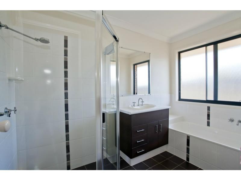 2 Alexander Drive, Moore Park Beach QLD 4670