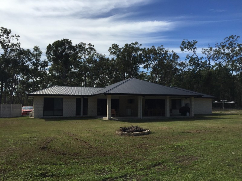 33 Hannah Ct, Moore Park Beach QLD 4670