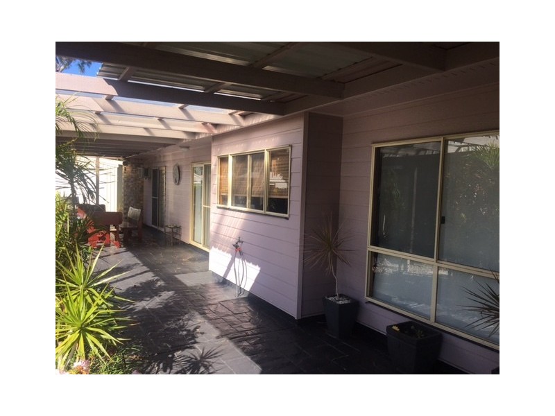 11 Olive Dr, Moore Park Beach QLD 4670