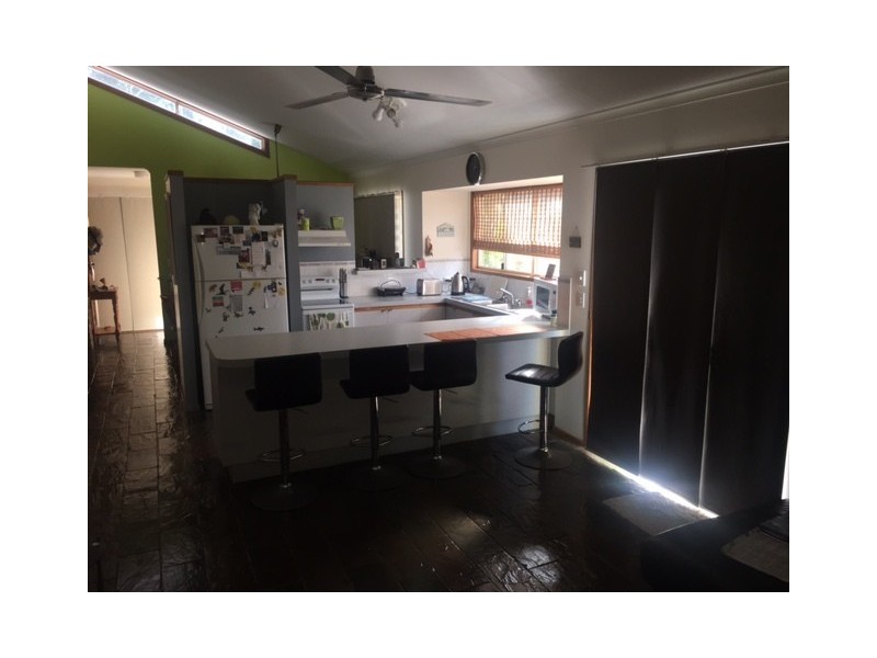 11 Olive Dr, Moore Park Beach QLD 4670