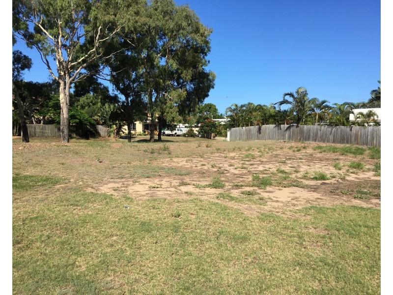 35 Palm Court, Moore Park Beach QLD 4670