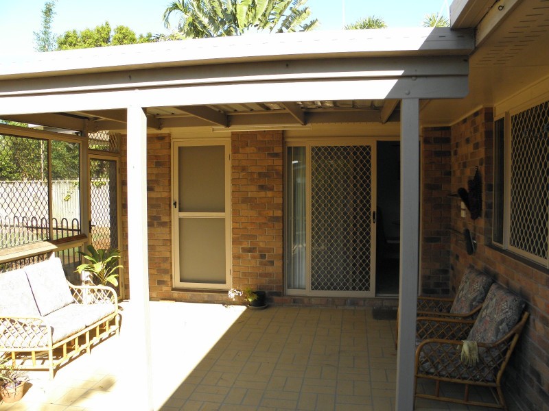 8 Tea Tree Ct, Moore Park Beach QLD 4670