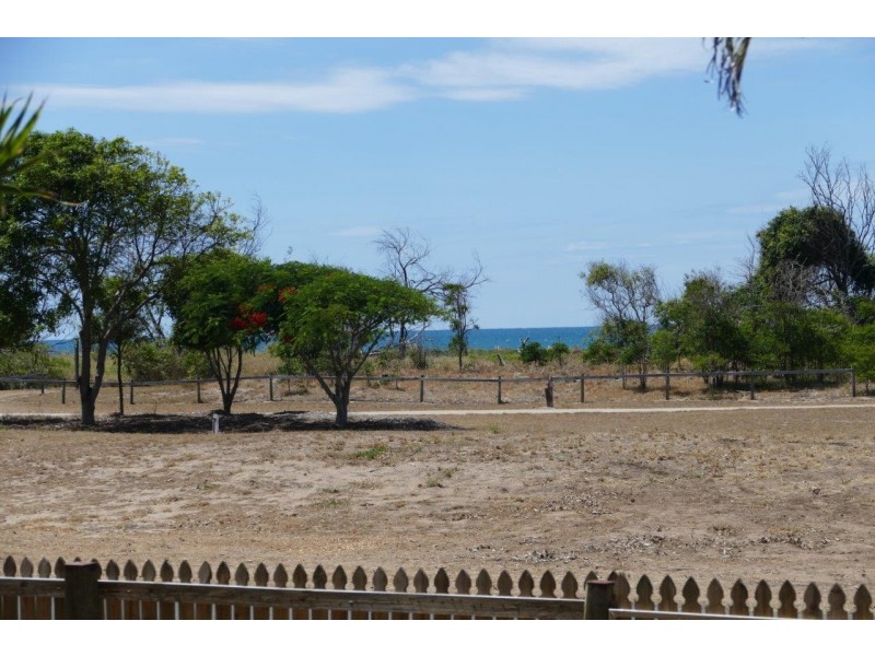 5 Pacific Bvd, Moore Park Beach QLD 4670