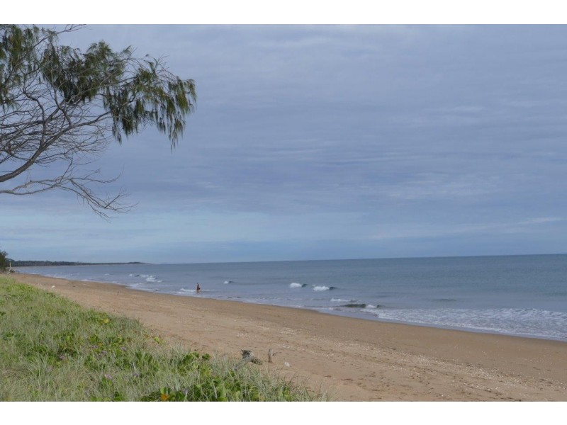 5 Pacific Bvd, Moore Park Beach QLD 4670