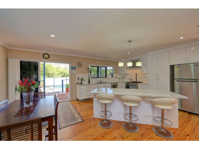 42 Moore Park Rd, Moore Park Beach QLD 4670