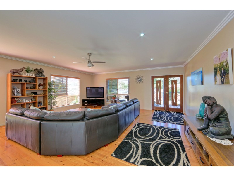 42 Moore Park Rd, Moore Park Beach QLD 4670