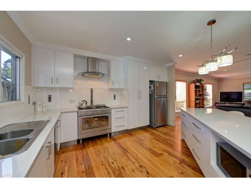 42 Moore Park Rd, Moore Park Beach QLD 4670