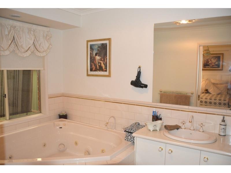 6 Bisogni Drive, Cobram VIC 3644