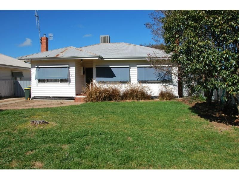 2 Lisfarron Avenue, Cobram VIC 3644