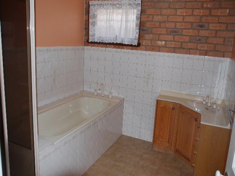 2 Apricot Circuit, Cobram VIC 3644