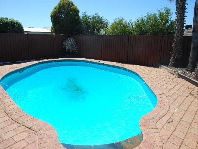 2 Apricot Circuit, Cobram VIC 3644