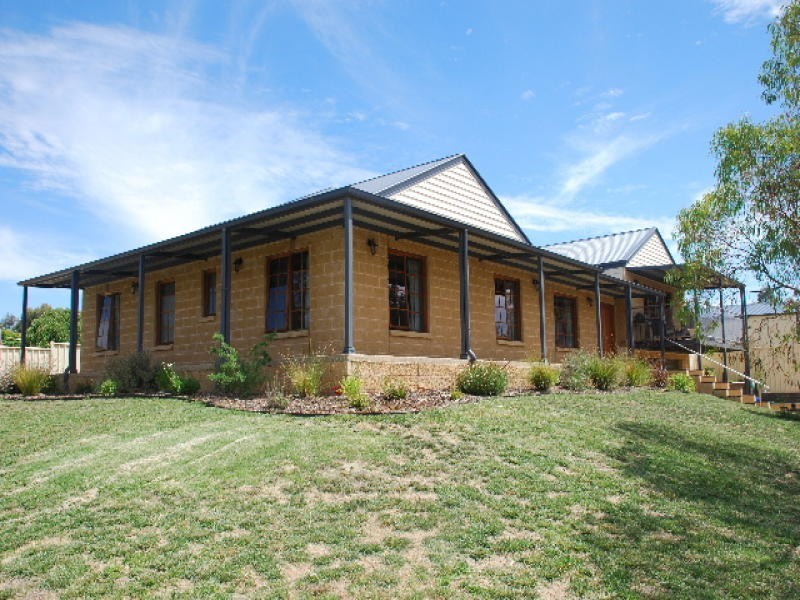 8 Scenic Drive, Cobram VIC 3644