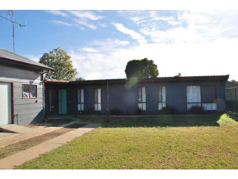 74 Hennessey Street, Tocumwal NSW 2714