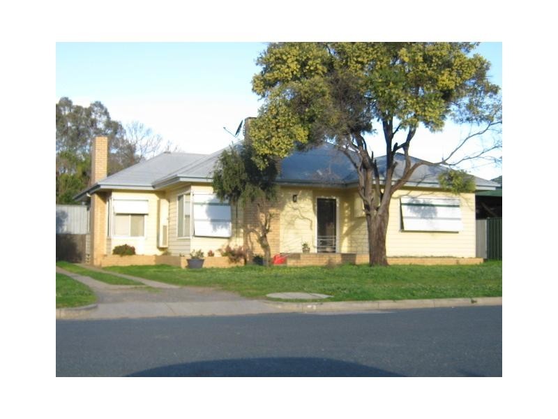 2 Campbell, Cobram VIC 3644