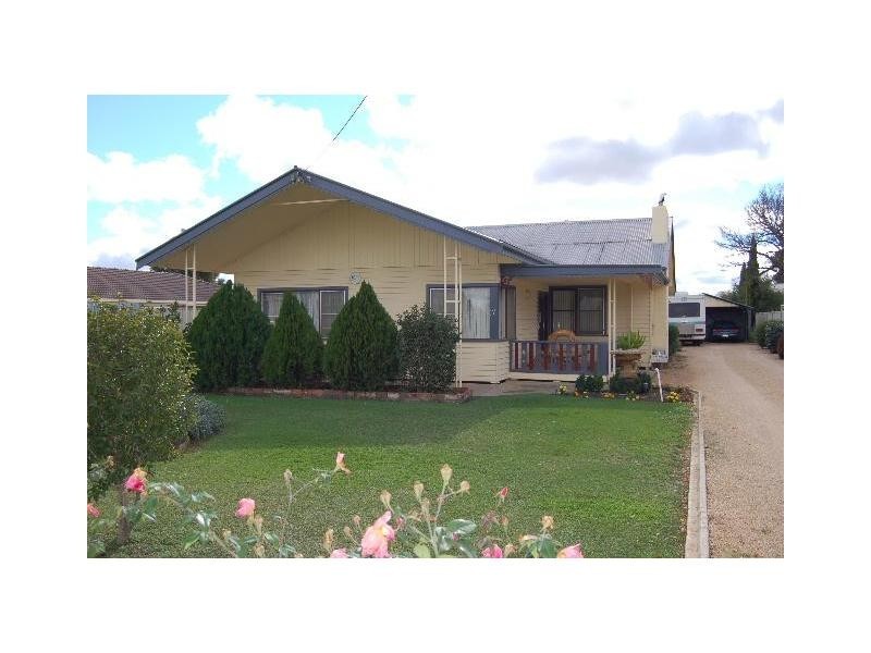 17 Moore Street, Katamatite VIC 3649