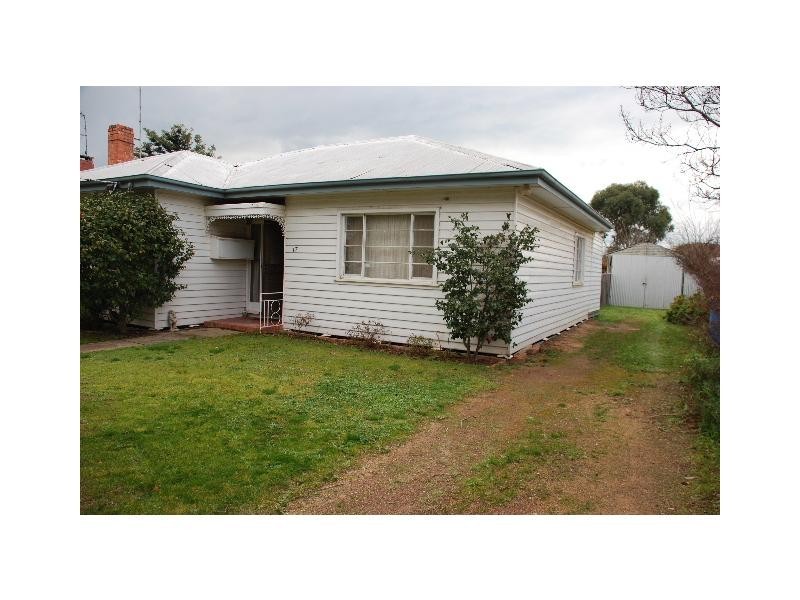 17 Lisfarron Avenue, Cobram VIC 3644