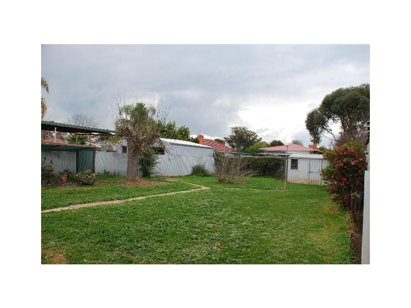 17 Lisfarron Avenue, Cobram VIC 3644