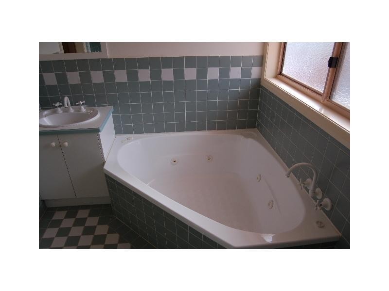 8 Murray Heights, Cobram VIC 3644