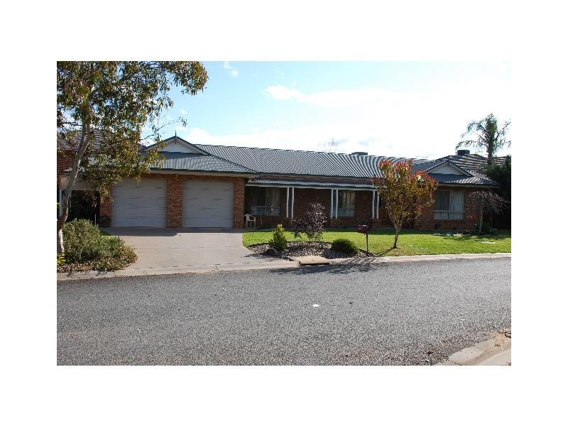 5 Lemon Grove, Cobram VIC 3644