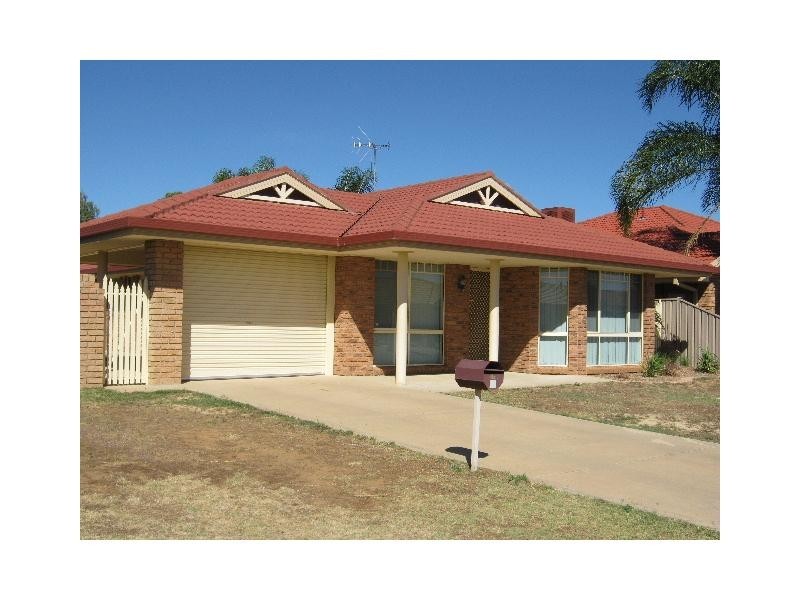 23 Sturt Street, Cobram VIC 3644