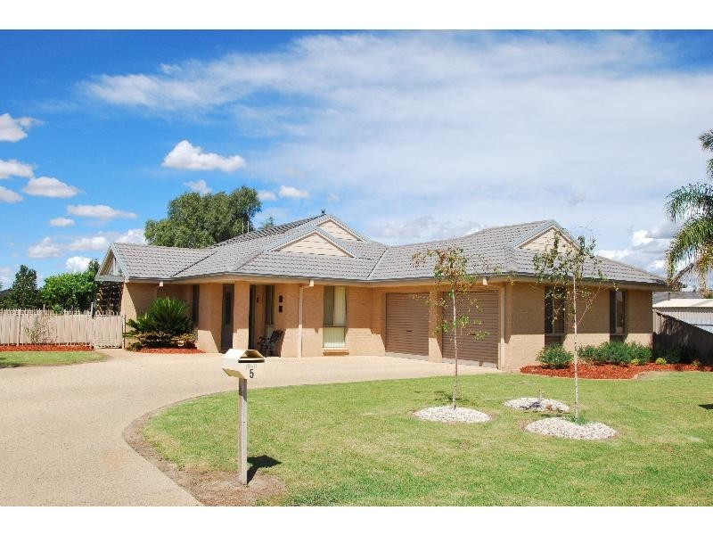 5 Ingo Renner Drive, Tocumwal NSW 2714