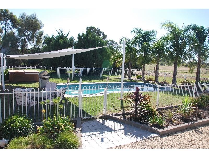 156 Racecourse Road, Tocumwal NSW 2714