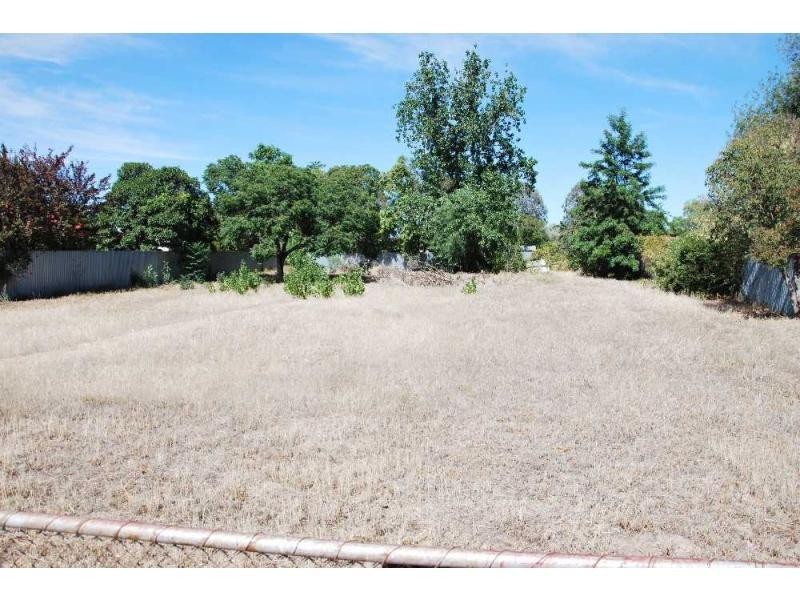8 Beek Street, Katamatite VIC 3649