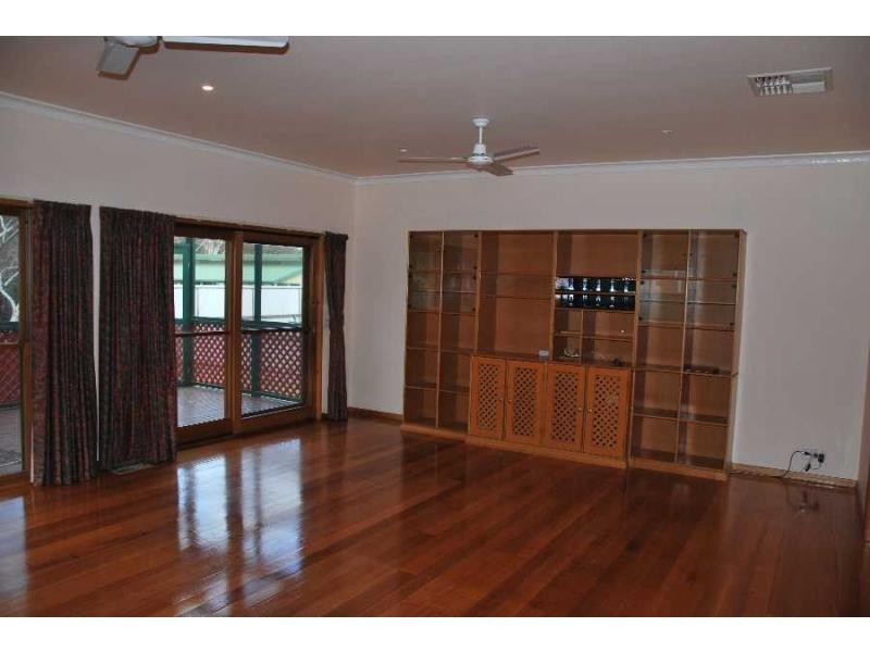 8 Lirrk Street, Cobram VIC 3644