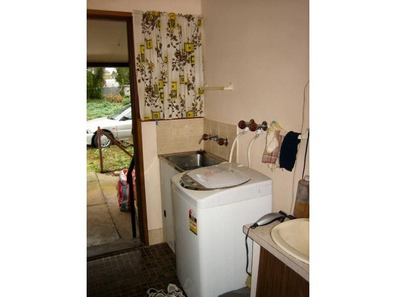 21 Young Street, Oaklands NSW 2646